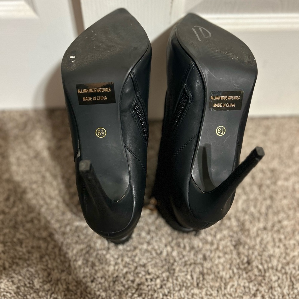 Exotic Style Ankle Boots - Picture 4 of 6